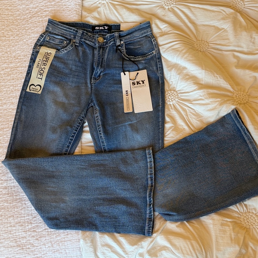 ✅NWT- Sky brand Women's/juniors Flare Blue Jeans. Size 11/12. Jeweled pockets!